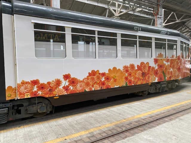 <clr>A Milano In Autunno Fioriscono I Tram</clr>