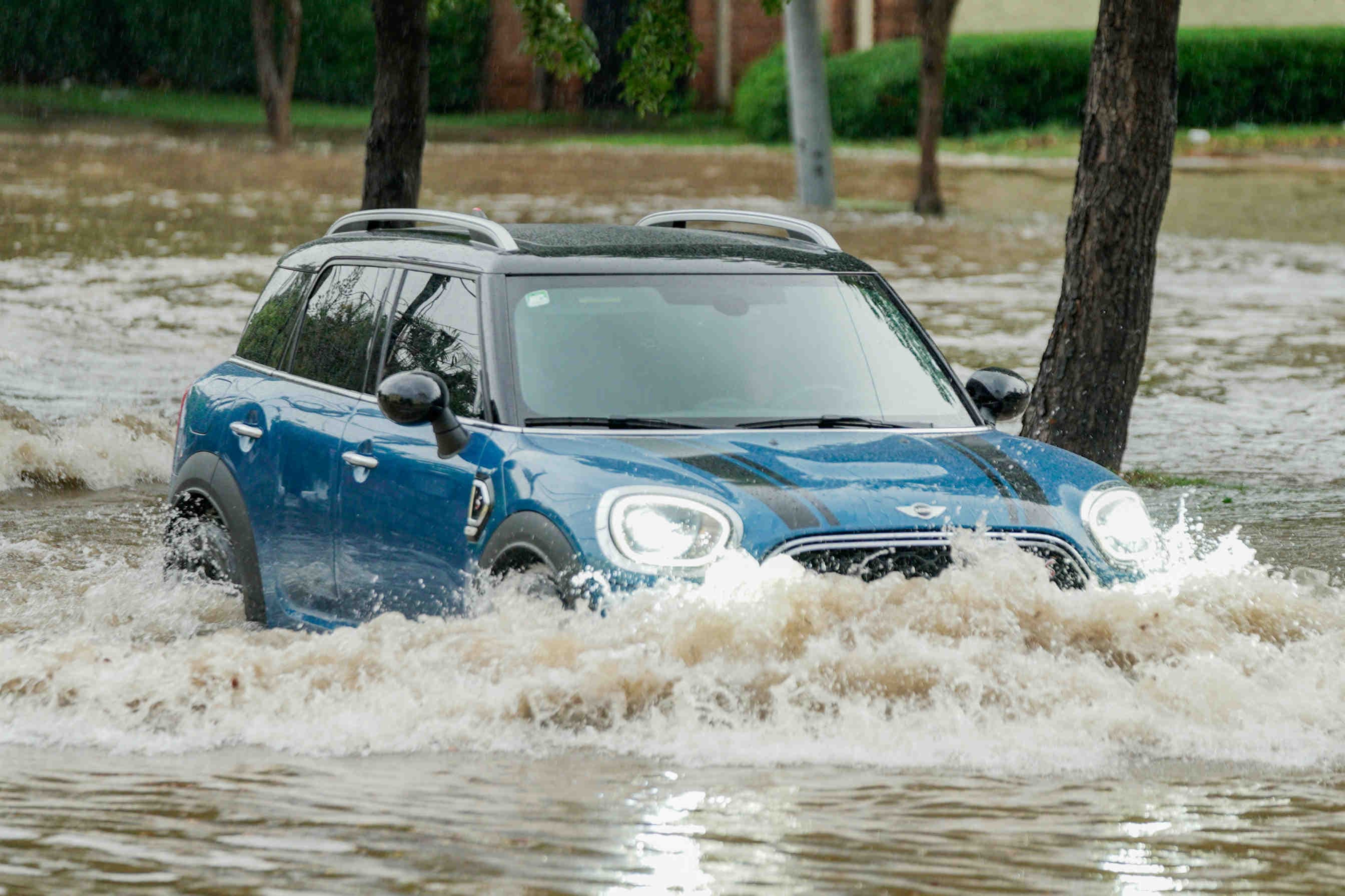 auto in acqua