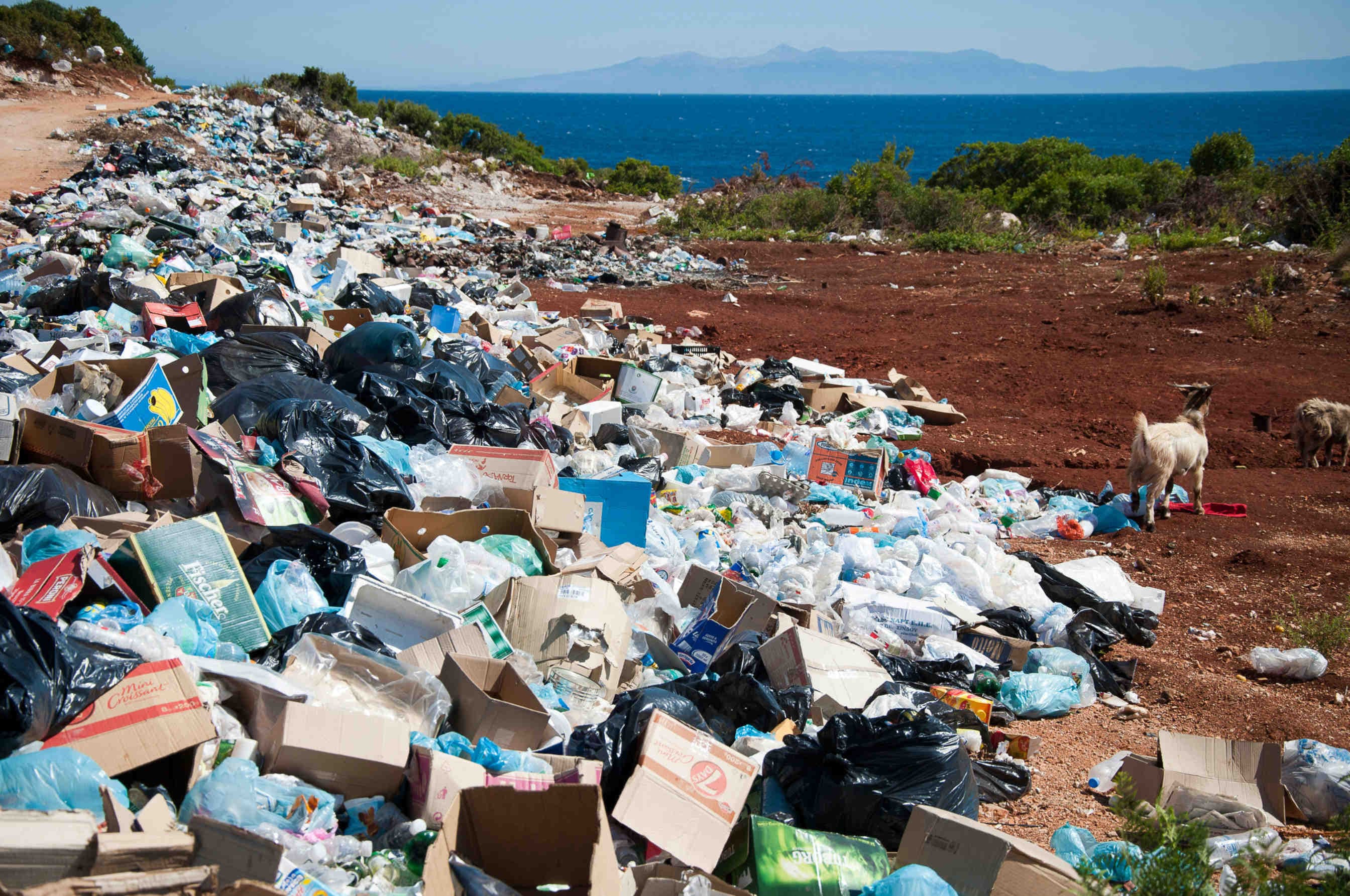 rifiuti in spiaggia
